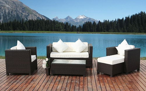 Green is the New Gold in Outdoor Patio Furniture_1