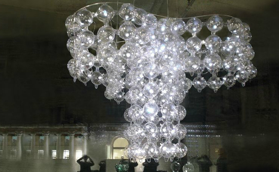 The Inflatable Plastic Chandelier?_4