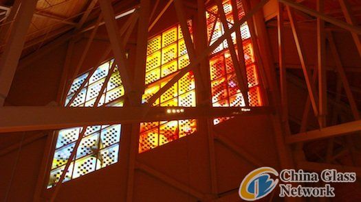 Stained Glass That Doubles as a Solar Power Source_2
