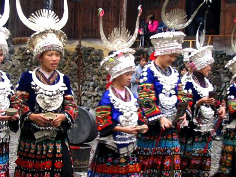 Forging Technology of Miao Minority's Silver Ornaments_1