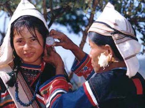 Cloak on The Head of The Jino Women_1