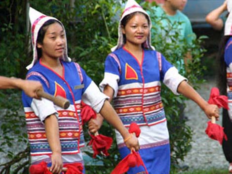 Cloak on The Head of The Jino Women_2