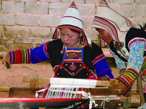 Cloak on The Head of The Jino Women_3