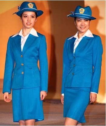 Flying to the World: Changes in the Dress of Chinese Stewardess Over the Past 30 Years_2