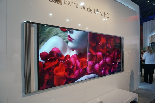 Toshiba Showcases 5K Super-Widescreen TV, 4k Notebook and Crazy Bathroom Mirror