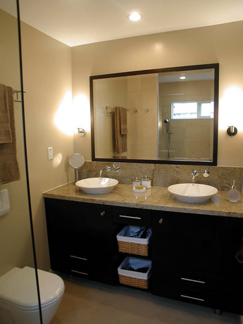 Bathroom Vanity Mirror on How To Do Very Small Bathroom Remodel To Make Bathroom Spacious On
