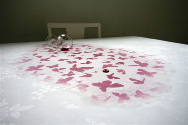 Table with a Creative Tablecloth_1