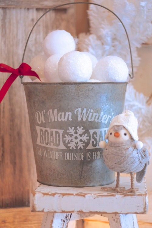 32 Cute Snowball DéCor Ideas for Winter Holidays_2
