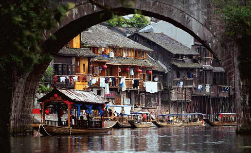 Focus Vision - China Culture - A TOWN OUT OF TIME : FENGHUANG