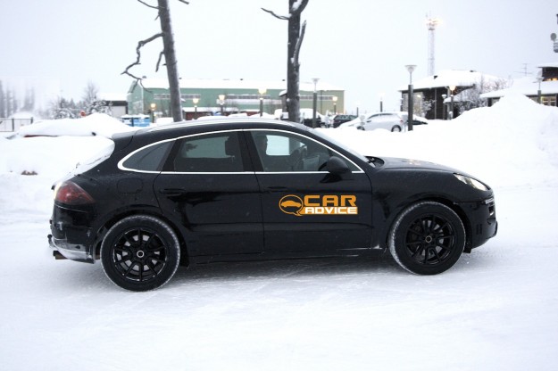Porsche Macan: Baby Cayenne Spied in The Snow_1