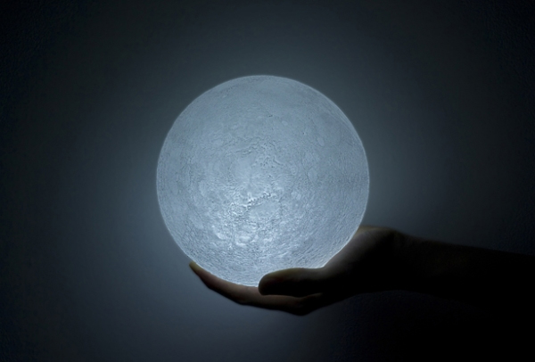 Nosigner's Moon Lamp: Using March 2011's Supermoon