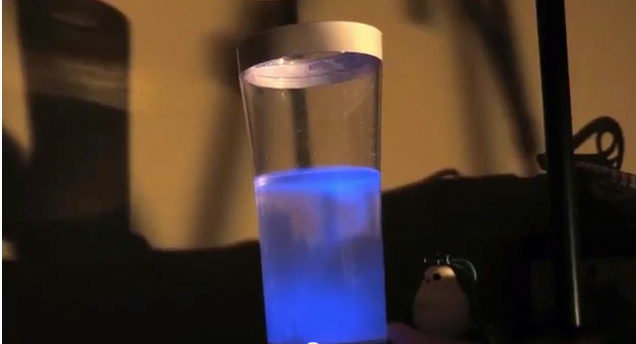 Hackaday Creates a Bioluminescent Algae Nightlight