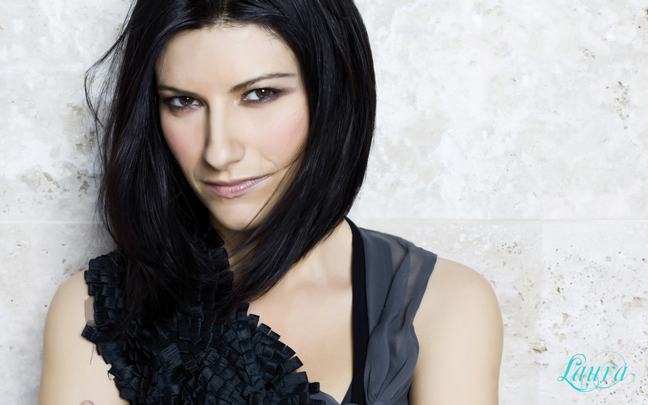 Laura Pausini's Haute Couture Dress with 5670 LED Lights_2