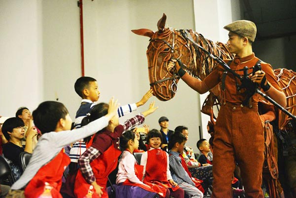 War Horse Reaches out to Audience with Backstage Fun