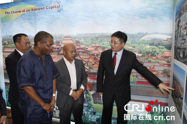 Photo Exhibition of "Charming Beijing,Passionate Winter" Held in National Library of South Africa_1