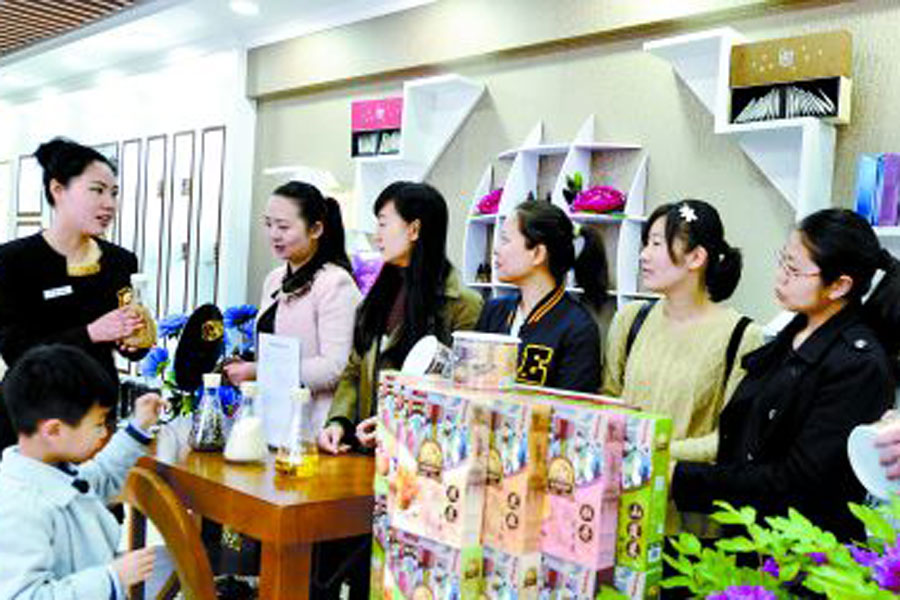 Peony Related Products Debut in Luoyang