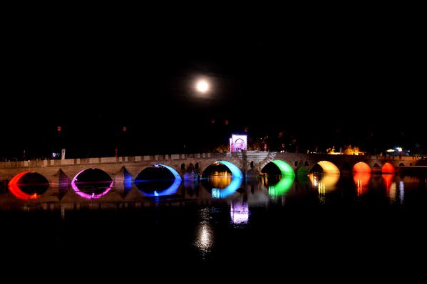 Philips Rejuvenates 400-Year Old Bridge in Turkey with Smart LED Lights