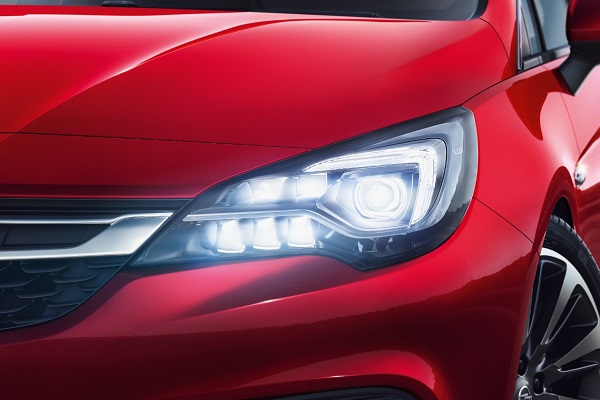 Opel's LED Matrix Light Reduces Risk of Wildlife Accidents_2