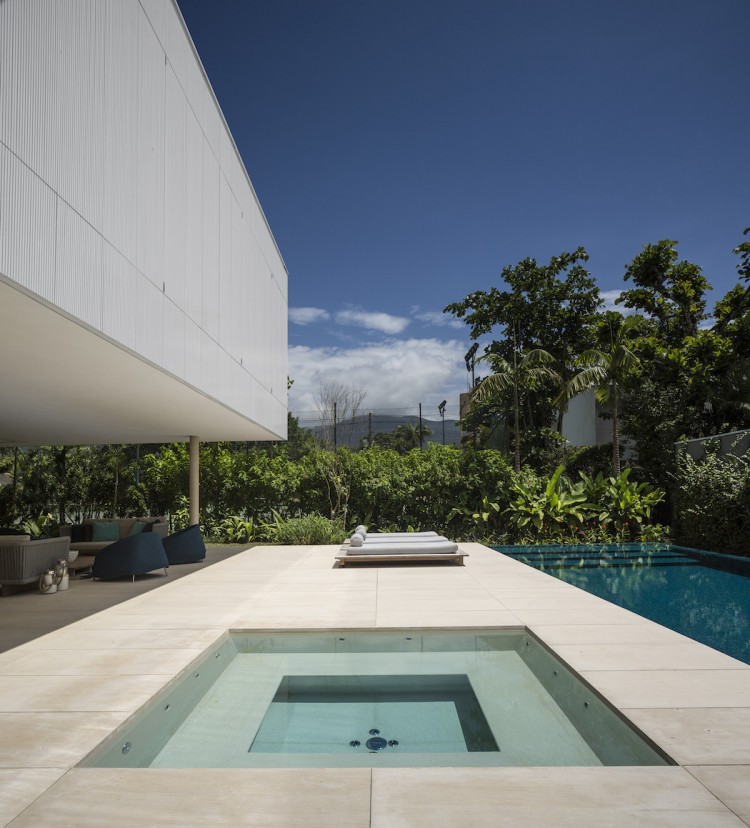 Minimalist Concrete Casa Branca In The Tropics_1