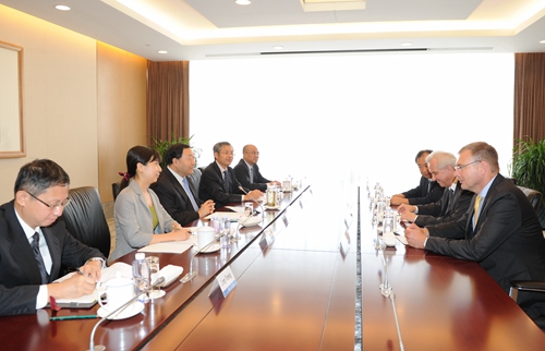 Liu Zhenya Met with Acatech President Reinhard F. Huttl