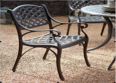 5 New Outdoor Bistro Set Designs to Enliven Your Patio_1