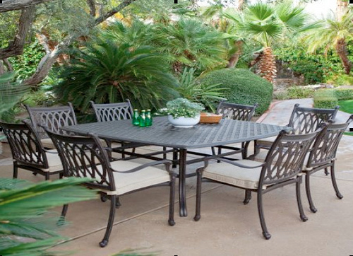 5 New Outdoor Bistro Set Designs to Enliven Your Patio_2