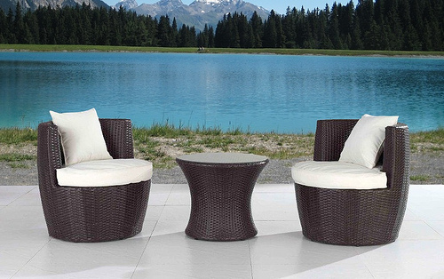 5 New Outdoor Bistro Set Designs to Enliven Your Patio_3