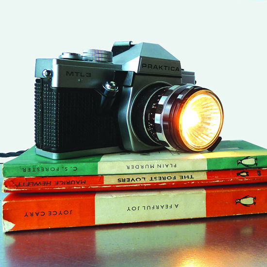 Charming & Vintage: The Camera Table Lamp_1