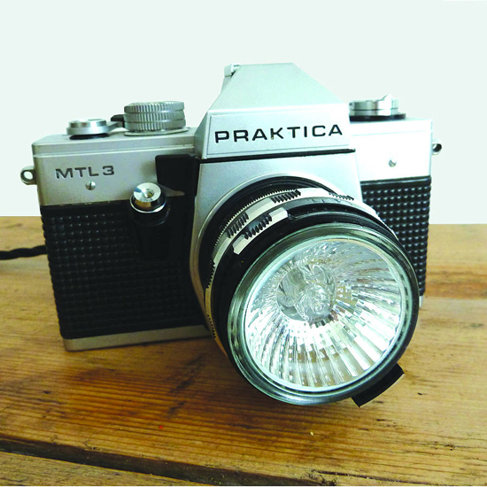 Charming & Vintage: The Camera Table Lamp_3