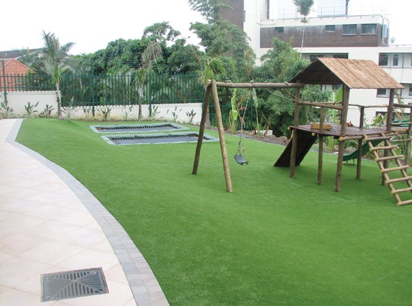 Advantages and Disadvantages of Artificial Turf_1