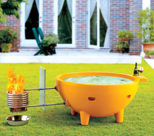 Alfi's Firehottub: The Grill & Lounge Hot Tub
