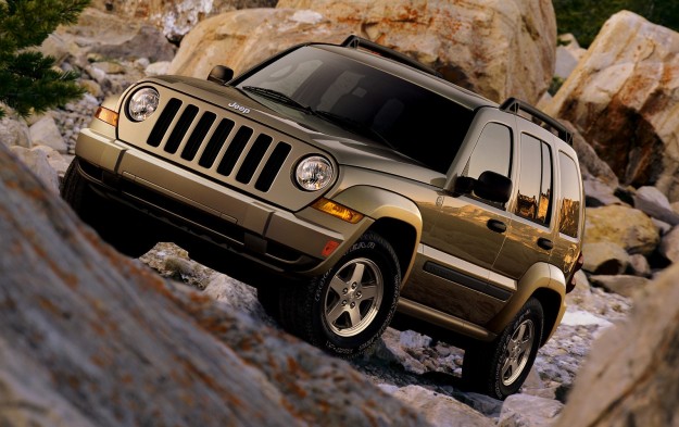 Chrysler Defies US Safety Recall of 2.7 Million Jeeps_2