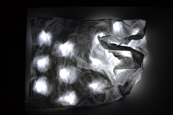 Aeria: The Malleable Sheet Lamp_2