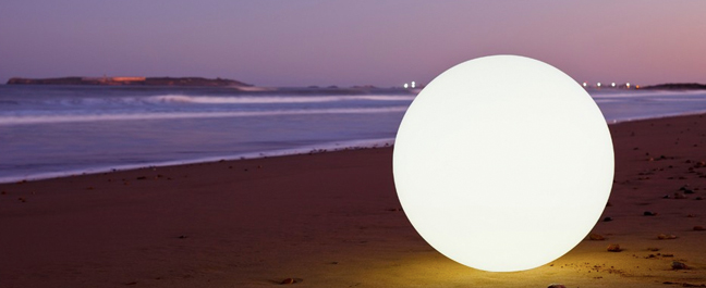 Smart&AGreen's Glowing Ball Lamp: Take It Anywhere!