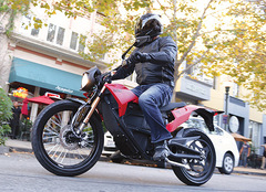 From Zero to Hero: Riding The Blazingly Quick, Electric Zero Motorcycles_1