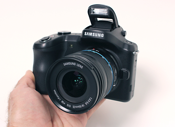Samsung Galaxy NX is The First Mirrorless Camera with 3G/4G Wireless Connectivity