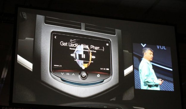 Apple's iOS in The Car Enhances Vehicle Integration_1