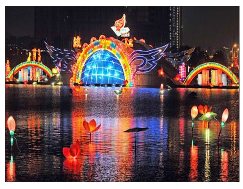 Kaleidoscope of Color and Light Make Lantern Festival Special