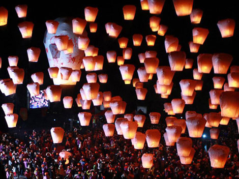 Sky Lanterns Released in Se China's Taiwan to Celebrate Lunar New Year