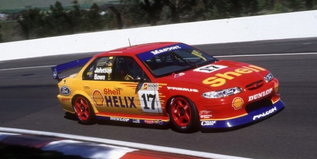 Classic V8 Supercars Return to The Track