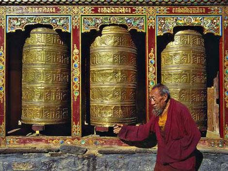 Pray in Tibet - Saga Dawa Festival_1