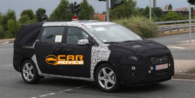 KIA Grand Carnival: First Look at Third-Gen People-Mover