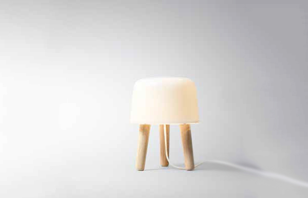Tradition's Glowing Milk Table Lamp_1