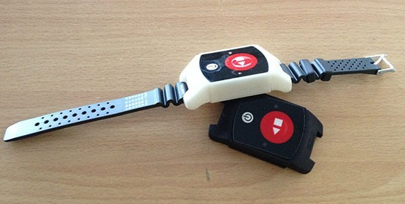 Biiwatch: a Wireless Remote Control for Your Smartphone Camera
