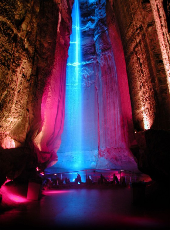 Chattanooga, Tennessee's Ruby Falls Amazing Light Show