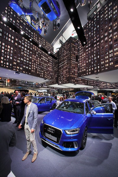 Designers Use Over 2, 000 LED Wash Lights at Frankfurt Auto Show_2