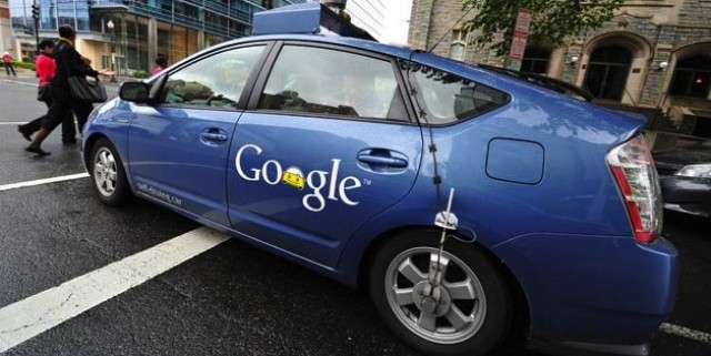 Google, Apple Autonomous Driving Systems Trusted Above Car Makers