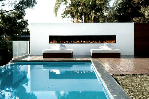 Cozy & Romantic Outdoor Fireplace Designs_3