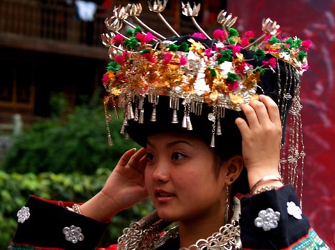 Miao Bride: Donning on Lifetime Belongings_1
