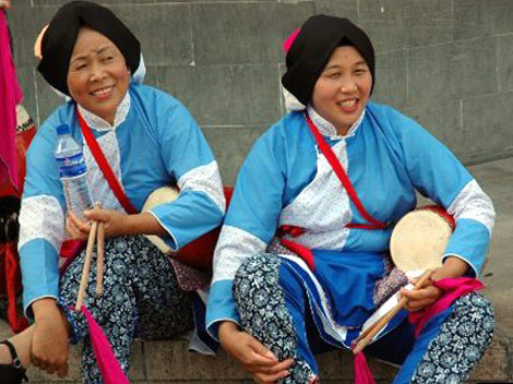Women's Clothing in The Water Towns of Jiangnan
